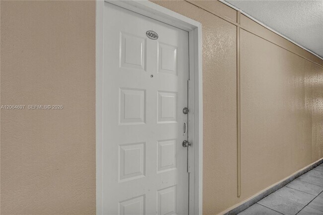 Foto del edificio - 6970 NW 186th St