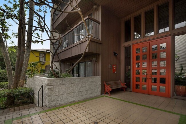 Building Photo - Open Sunday 3/1! Beautiful 2-Story 2BD/2.5BA Santa Monica Condo | Large Patios | 2-Car Garage | P...