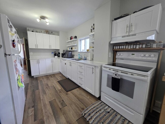 Building Photo - 401 MacDonnell St
