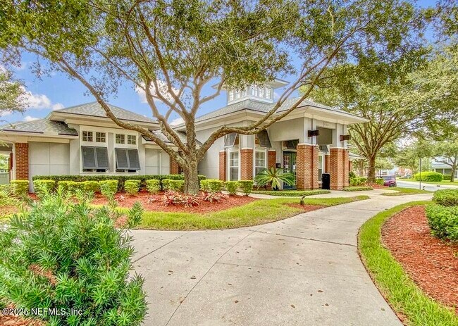 Foto del edificio - 3502 Summerlin Ln N