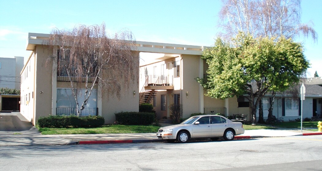 Primary Photo - 1351 Castlemont Ave
