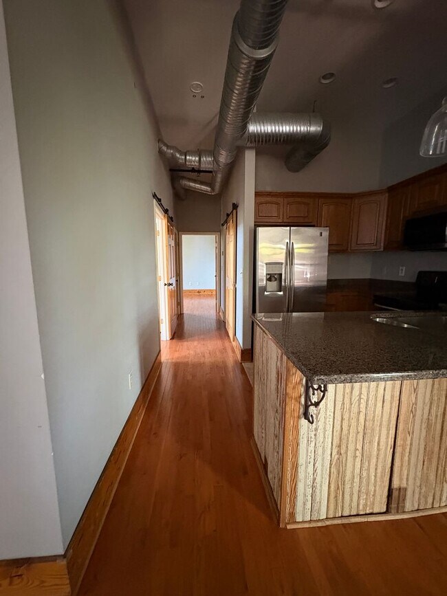 Foto del edificio - Lovely 2 Bedroom 2 full Bath Historical  Condo in Downtown Easley! Lawn Care and Trash Pickup inc...