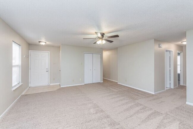Building Photo - Sweet 3 Bedroom 2 Full Bath in Wayne Township