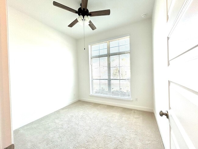 Foto del edificio - 211 Sierra Strm Ln