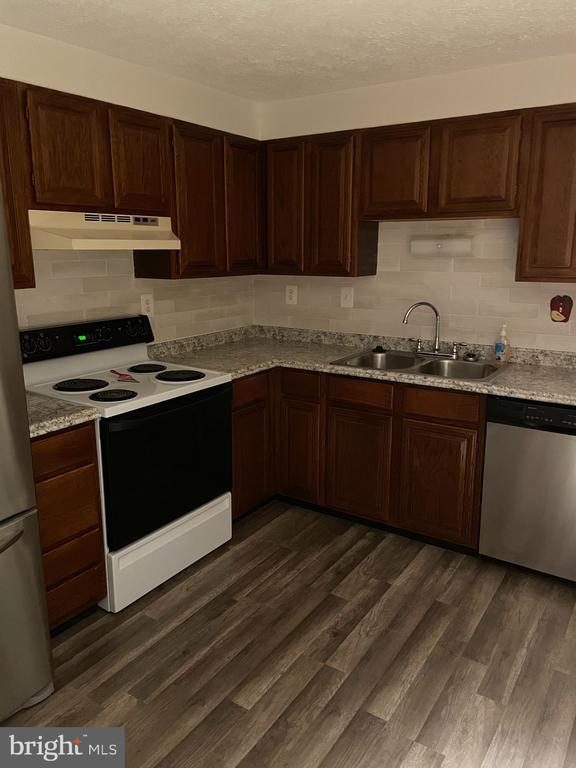 Foto del edificio - 3613 Chadwick Ct