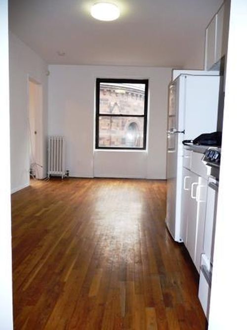 Primary Photo - 215 E 17th St