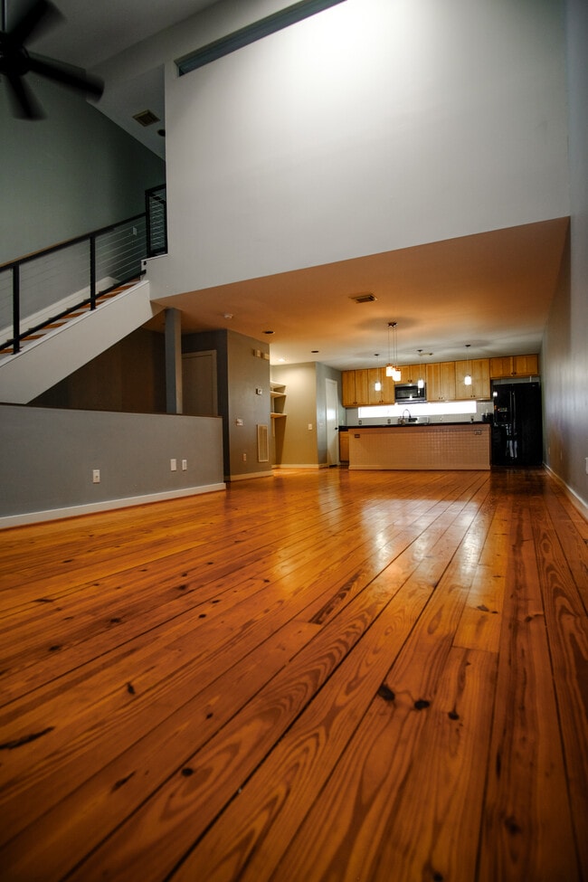 Hardwood floors! - 918 Ruthven St