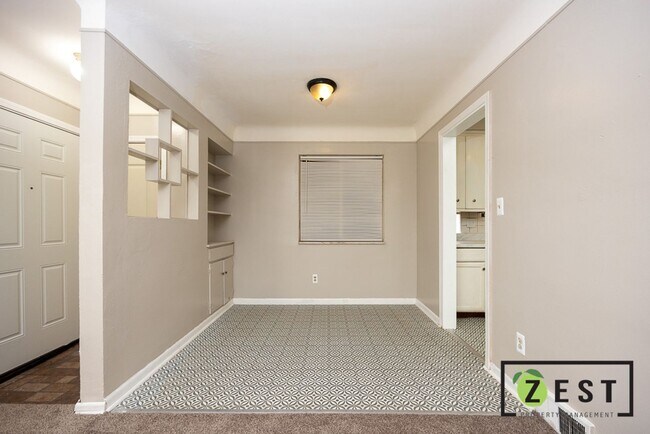 Building Photo - Welcome to this well-maintained 3-bedroom