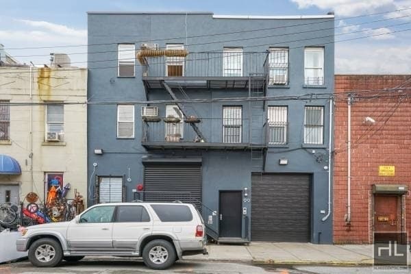 Building Photo - COMMERCIAL STREET