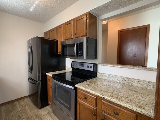 Building Photo - 10106 Shadowridge Dr