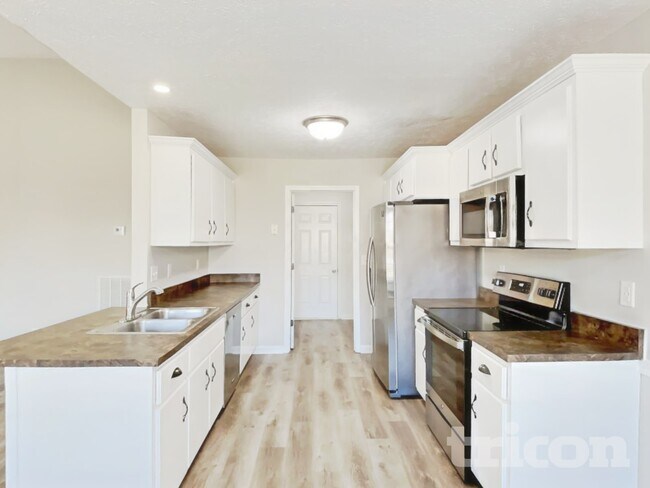 Building Photo - 141 Buttermere Dr