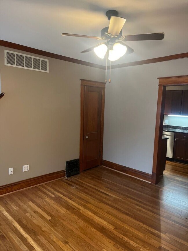 Foto del edificio - 1446 Tamm Ave