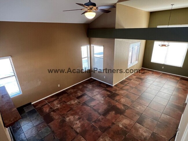 Building Photo - NW Three Bedroom/ 2 1/2 Bath Home