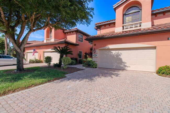 Building Photo - ** THE STRAND COMPLETELY REMODELED GEORGOUS 2/2 GROUND FLOOR COACHHOME SOCIAL MEMBERSHIP WITH GOL...