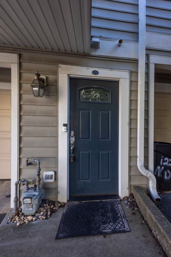 Photo - Charming 2Bed/2Bath w/ Den in Butchers Hill - Garage Parking! Townhome