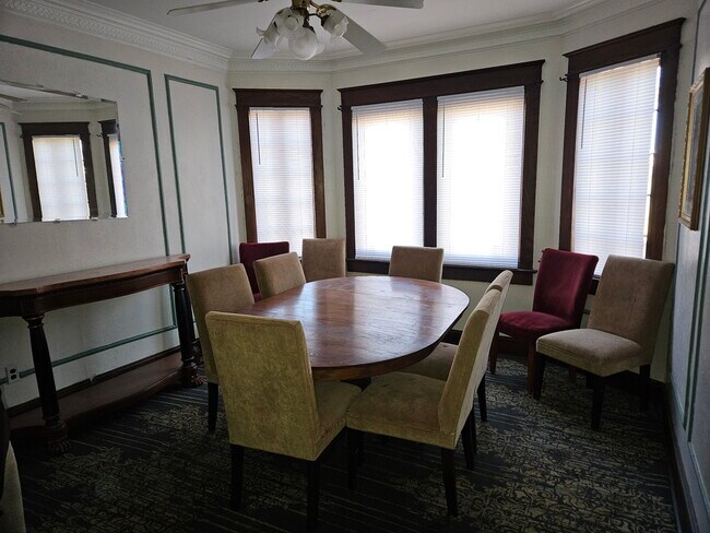 Comedor - 3802 Oliver St