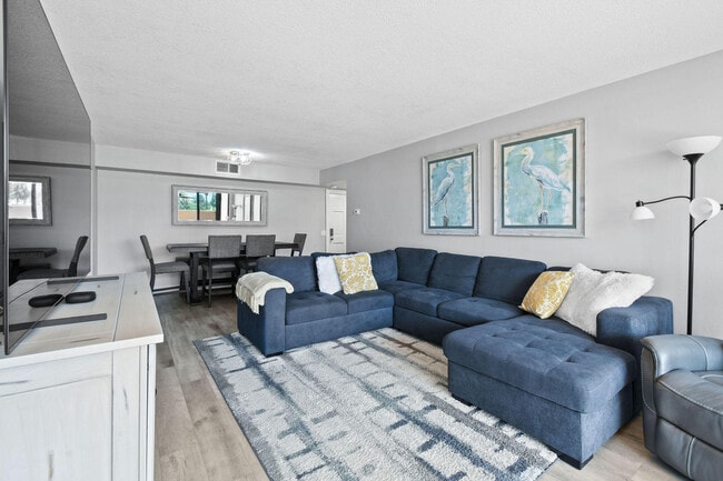 Foto del edificio - 225 S Beach Rd