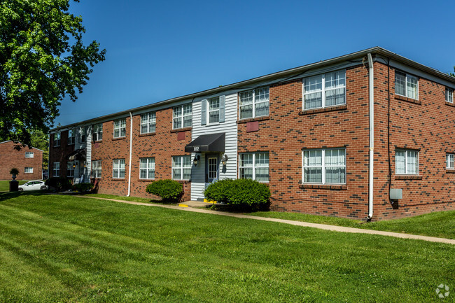Building Photo - Maple Manor