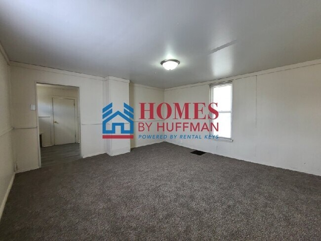 Foto del edificio - Upstairs Apartment | Move In Ready | All U...