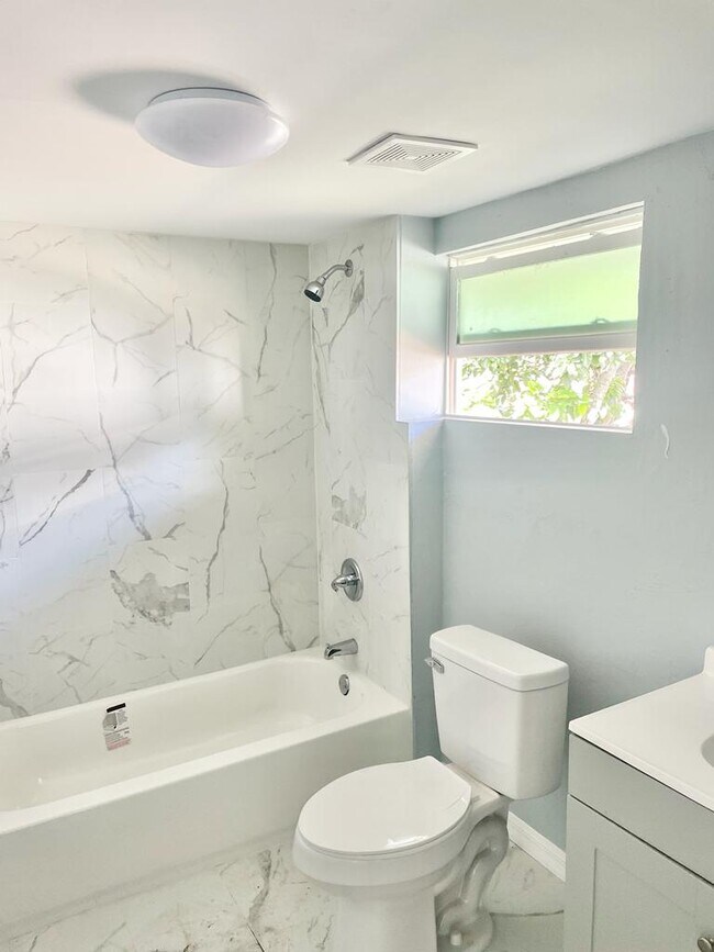 Foto del edificio - 104 W Stuart Ave