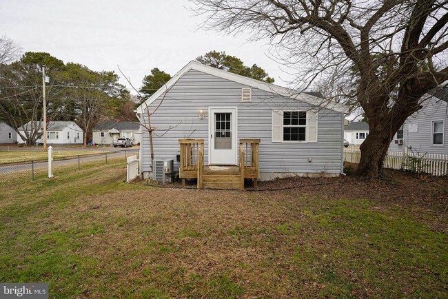 Building Photo - 308 Cherry Way