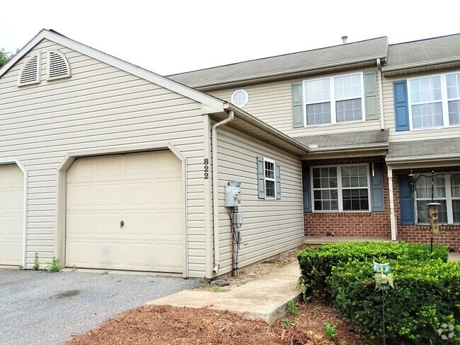 Building Photo - 822 Woodridge Dr