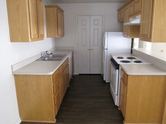 Building Photo - 3/2 INCLUDES LAWN & TRASH!!!