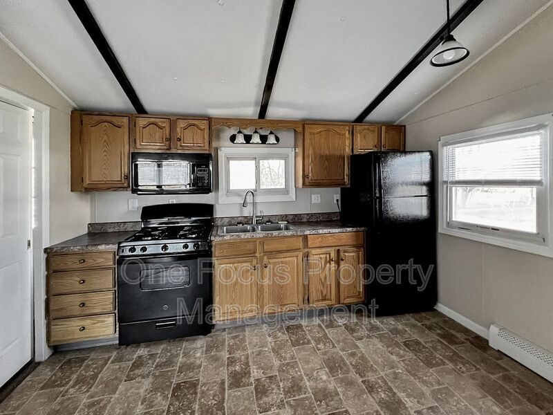 Primary Photo - 146 Valley St