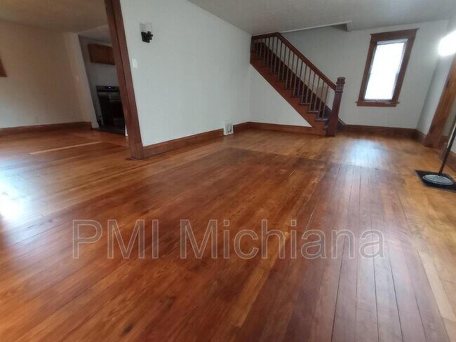 Foto del edificio - 617 Clinton St