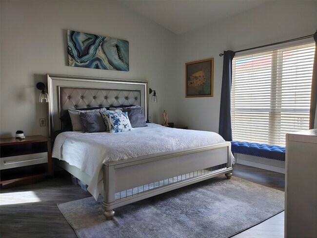 Building Photo - 913 Saulnier St