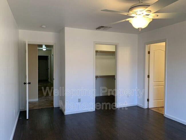 Building Photo - 400 Mavis Ct