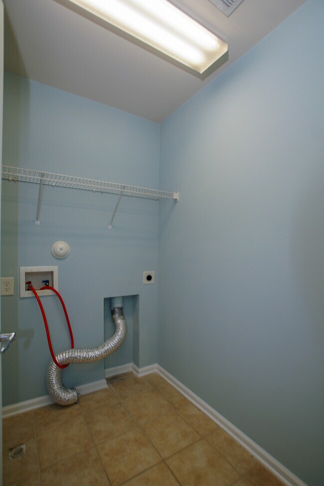 Building Photo - 2105 Corwith Dr