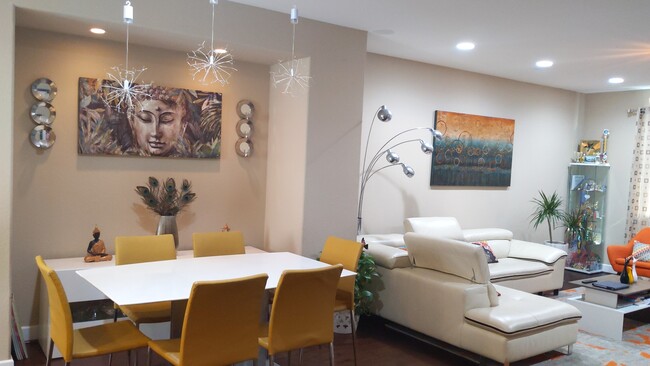Building Photo - 6653 Tralee Village Dr