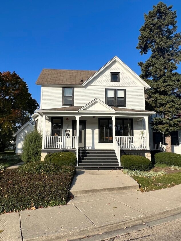 Primary Photo - 126-130 Applebee St