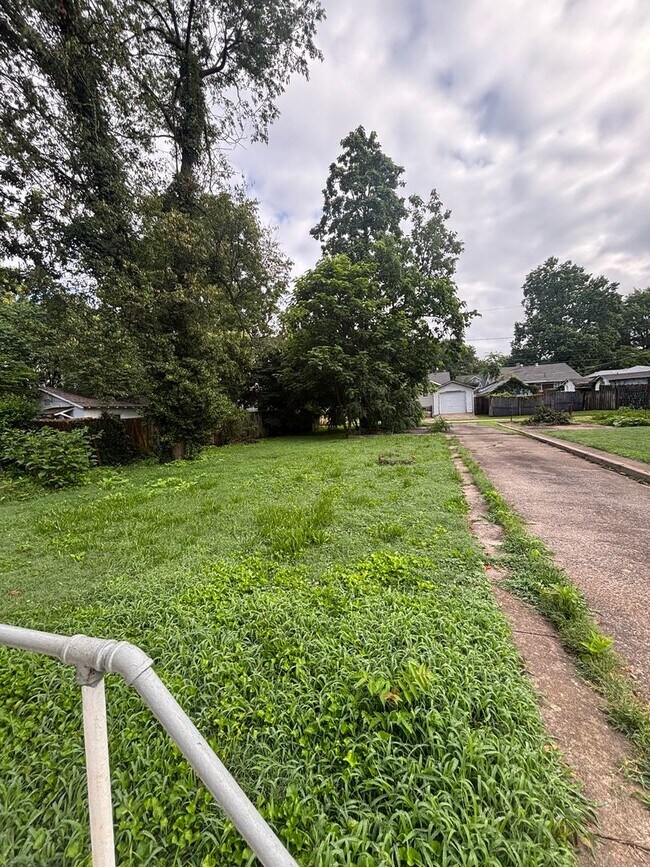 Foto del edificio - MOVE IN SPECIAL! Beautiful 3 bedroom 2 bat...