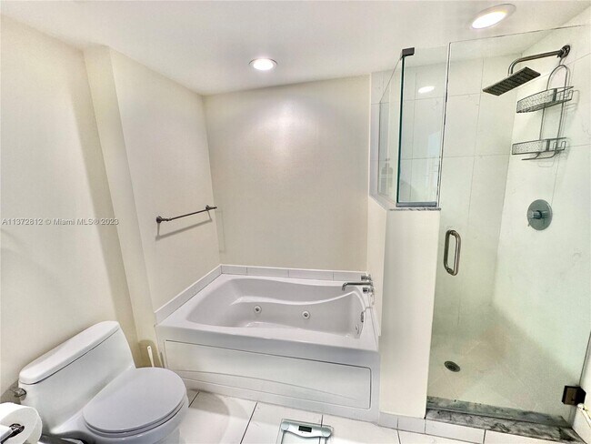 Building Photo - 500 Brickell Ave