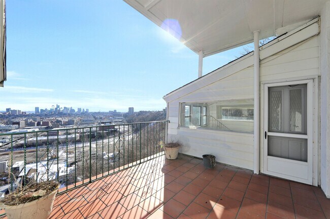 Foto del edificio - 320-324 Mountain Rd