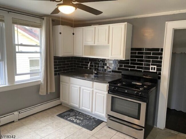 Foto del edificio - 66 Cedar Ave