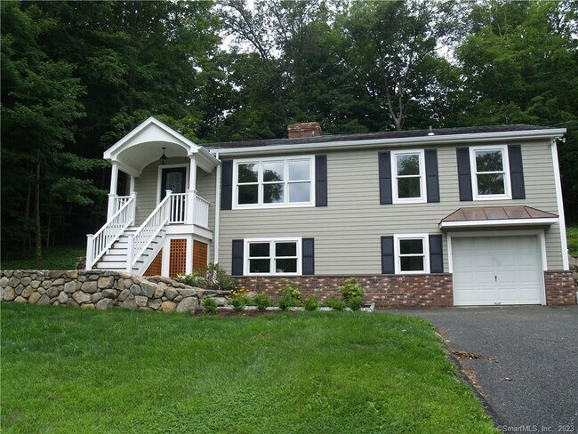 Foto del edificio - 25 Donnelly Dr