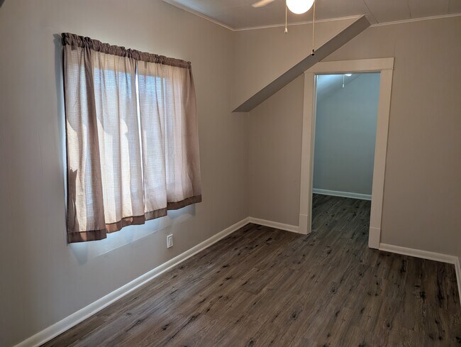 Updated Flooring - 411 13th St N