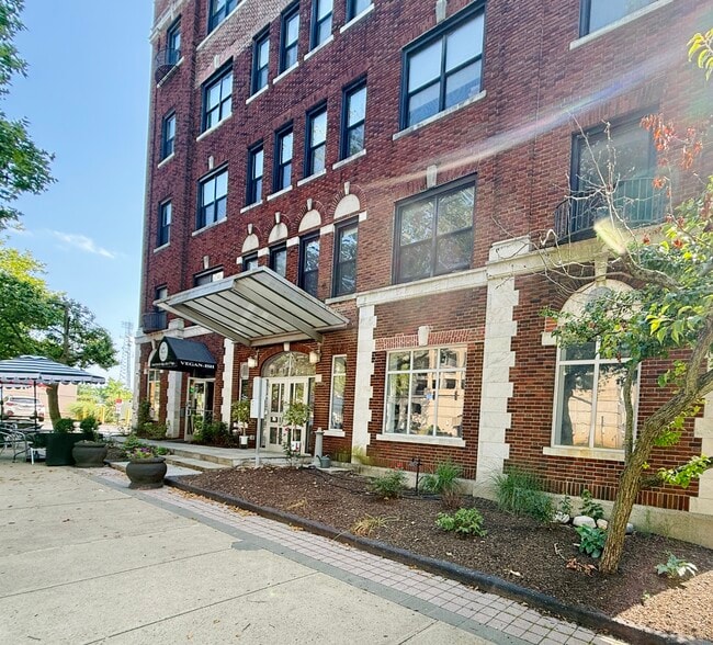 Building Photo - 881 Lafayette Blvd
