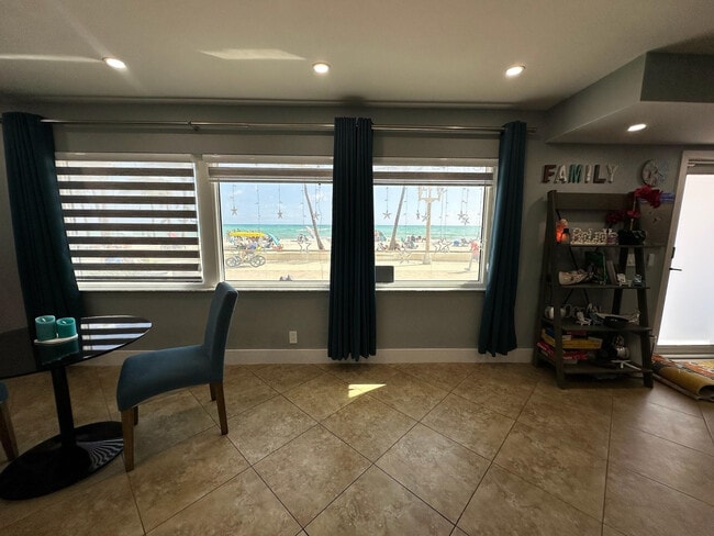 Building Photo - 2205 N Surf Rd