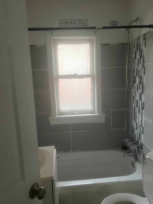 Foto del edificio - 2 bedroom/ 1 bathroom Detroit's Westside Home