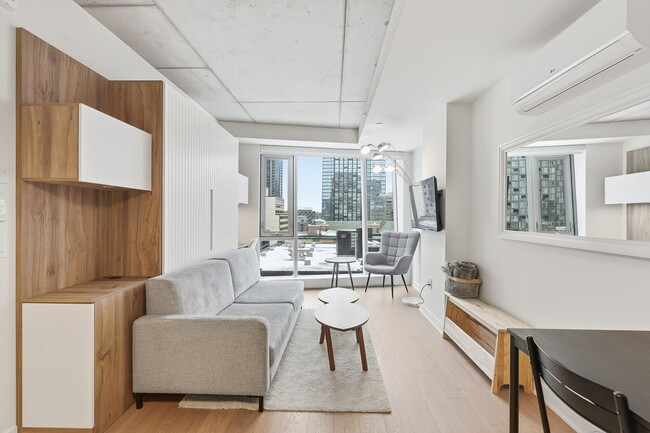 Building Photo - 360 Rue Mayor