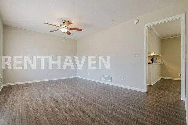 Building Photo - 209 Avery Ln