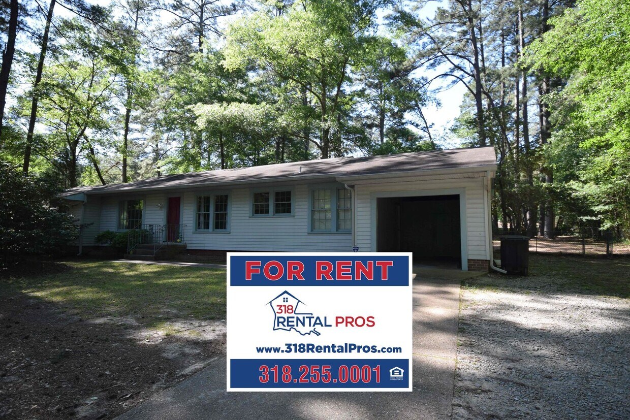 Foto principal - 3 Bed 2 Bath with Large Backyard Close to ...