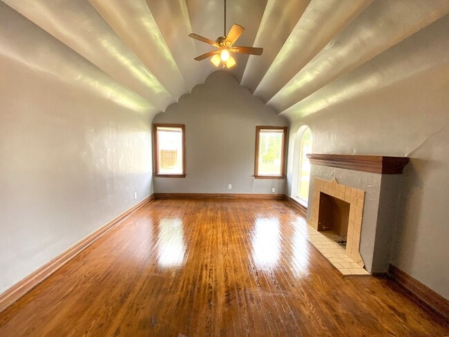 Building Photo - Spacious 2 Bed 1 Bath NW OKC