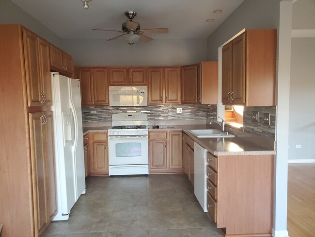 Building Photo - 1204 Riverview Dr