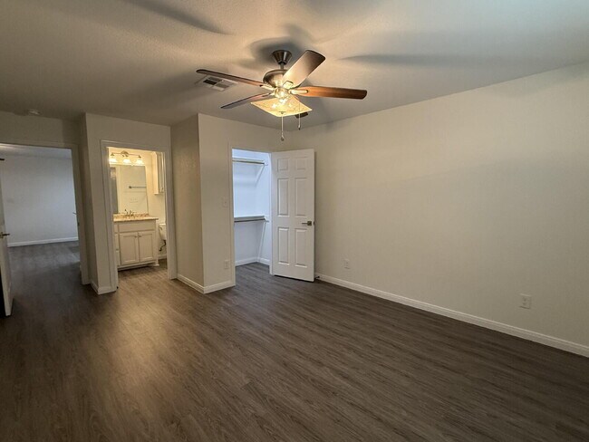 Foto del edificio - Charming 3-Bedroom, 2-Bath Duplex in Waco ...