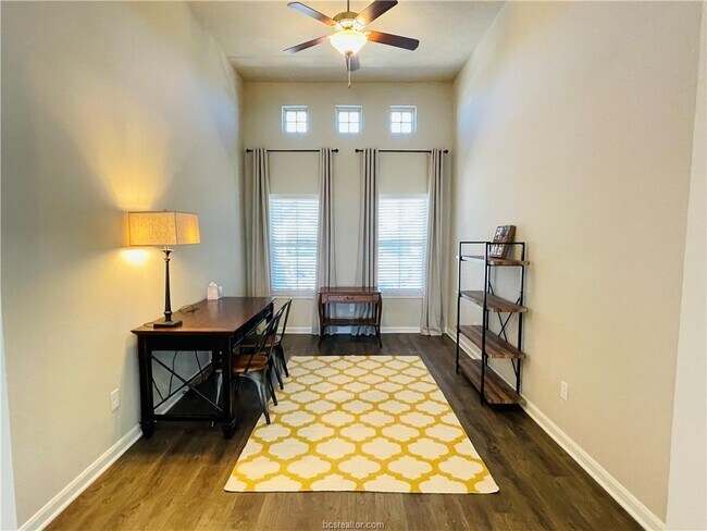 Foto del edificio - 2103 Dumfries Dr